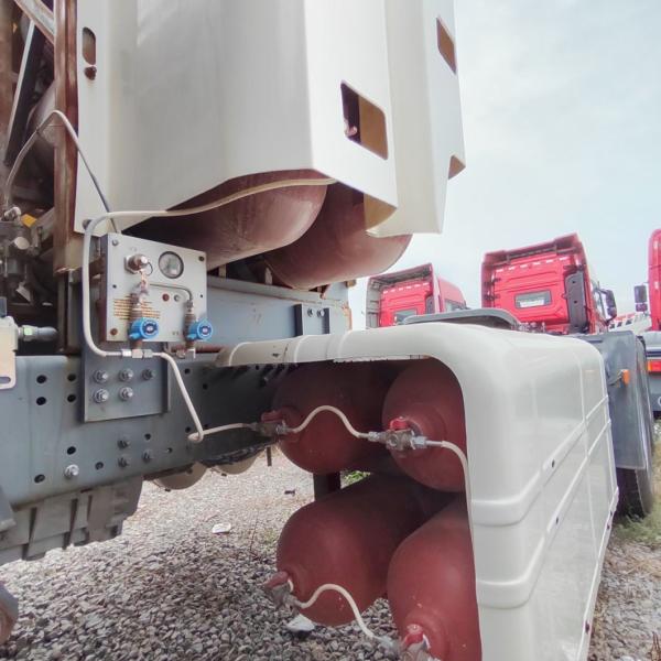 Initial Payment Heavy-Duty CNG/LNG Sinotruk HOWO Trucks for International Distributors