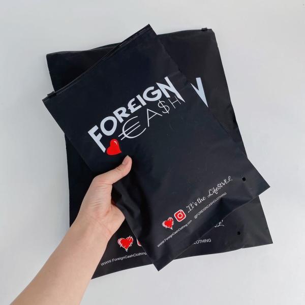 Zipper Clothes Packaging Frosted Plastic Ziplock Bag PE Zip Lock Packaging Bag With Your Logo For Apparel Packaging