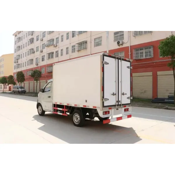 Diesel Fuel Mini Refrigerator Truck For Fruit / Vegetable Transport