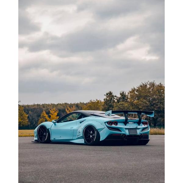 F8 Ferrari Auto Body Kit LB Style Spoiler en fibre de carbone bleue large de la lèvre