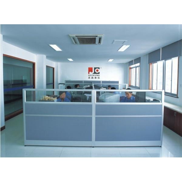300T Rubber Injection Compression Press Machine with 1000 Sets/Year Production Capacity