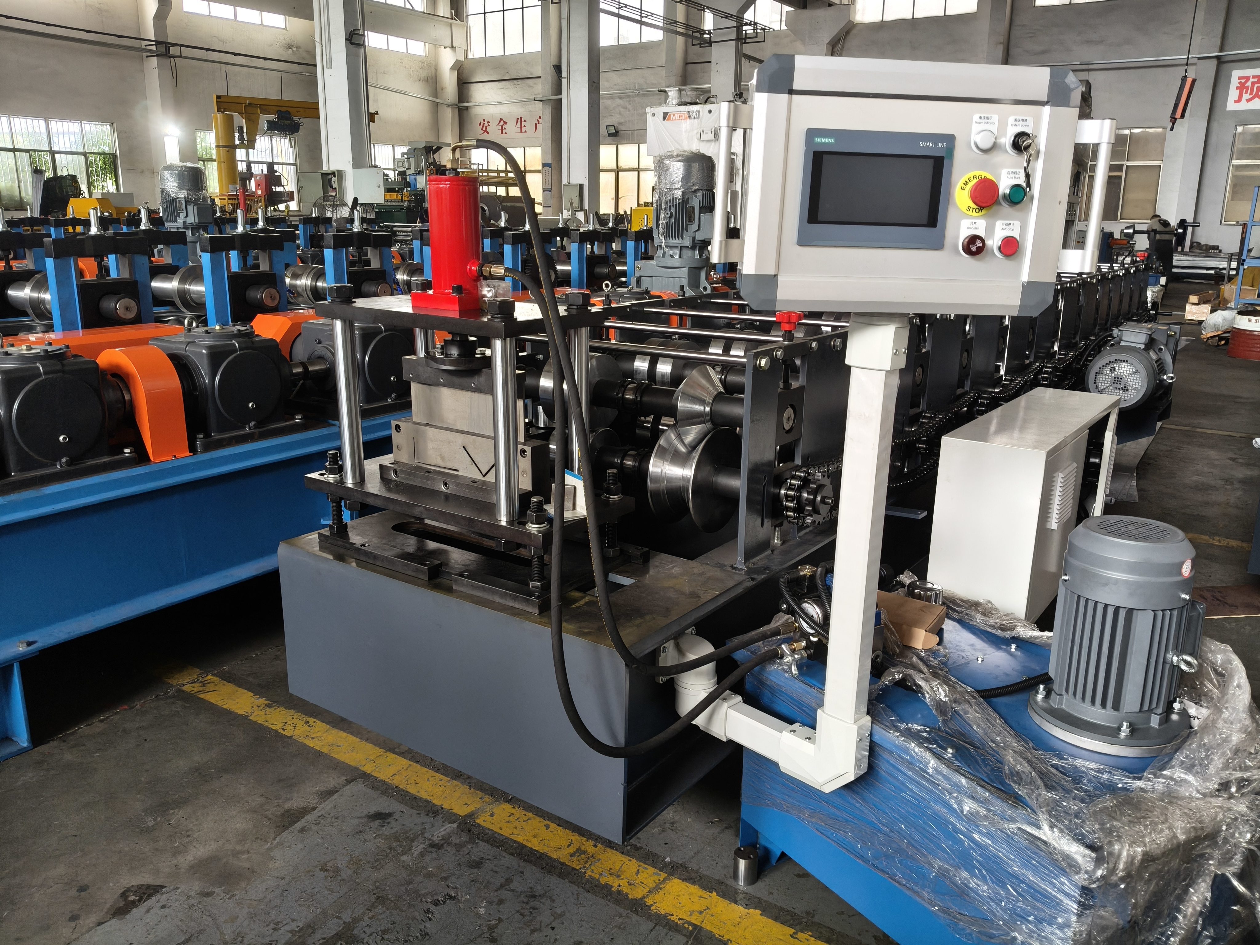2 In 1 Apron Flashing Folded Panel Cladding LV Trim Roll Forming Machine For House Roof  Decoration