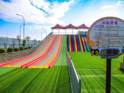 Parcours de jeux en plein air Arcs-en-ciel pour les enfants