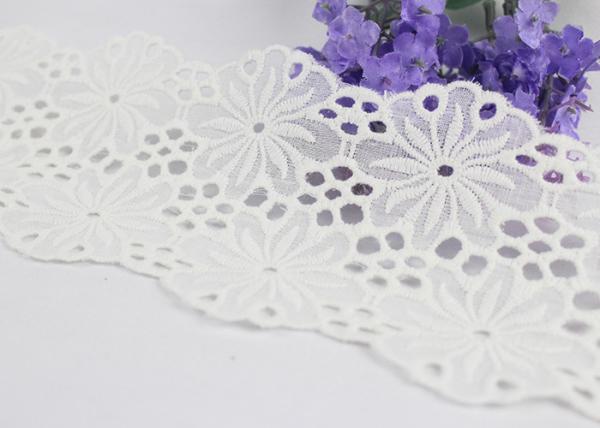 Guarnição bordada do laço do estiramento algodão bege para costurar o vestido de casamento da decoração DIY
