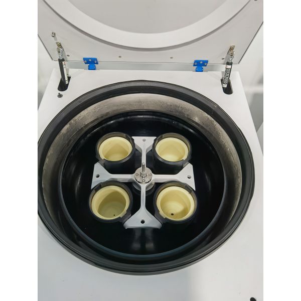 5330xg Floor Standing Refrigerated Centrifuge 4x1000ml Serum Separation Centrifuge 5500rpm 5-5R