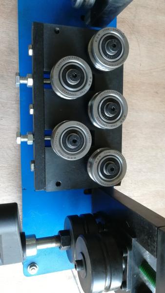 Manual Type Pipe And Wire Straightener Rollers Steel Material Blue Color