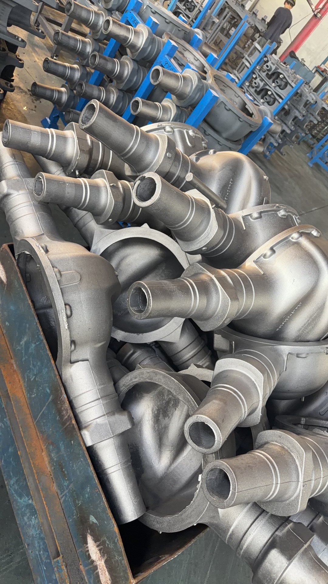 High Strength Ductile Iron Axle Housing with Impact Resistance and Precise Casting Dimension for Heavy Duty Trucks