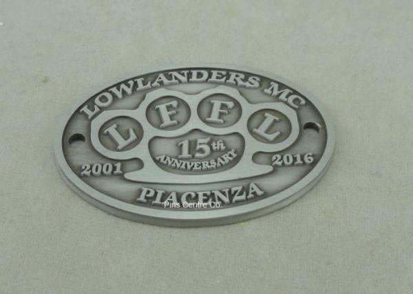 Customized 2D Souvenir Badges Standard Antique Silver Die Casting Metal Badge