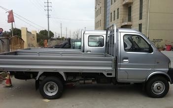 chinese famous brand EURO 2 diesel engine 103KW 140hp manufacturer customized 1 ton 2 ton cheap mini trucks