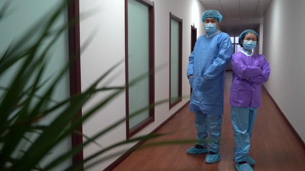 Non Woven Clothing Disposable Work Clothes Disposable Safety Lab Coat Jacket OEM and Sample Free 3 to 10 Days