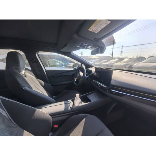 Volkswagen ID. UNYX Pro Long Range Edition with 80.2 kWh Battery and Facelift Automatic