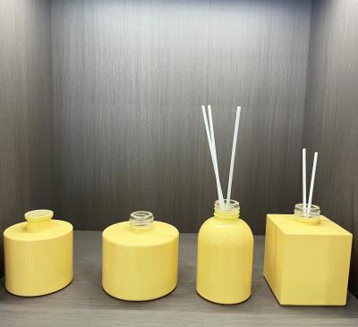 Material do corpo Garrafas de vidro de aromaterapia para garrafas de cana vazia de cor redonda