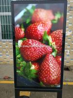 Pantalla dividida derecha Digital del piso que hace publicidad del quiosco
