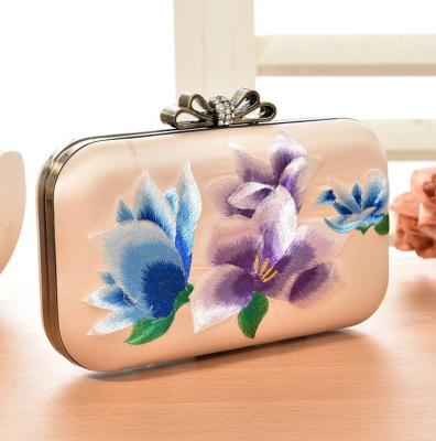 Korean version of the 2016 new women's vintage evening bags hand embroidery silk clutch bag mini-packet