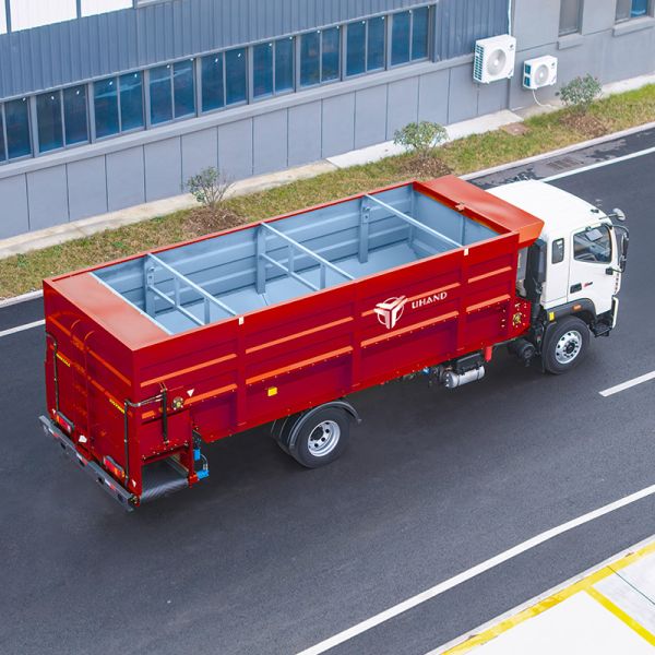 32m³ Intelligent 4x4 Feed Truck Bulk Feed Truck For Large Farm UHAND FS-32