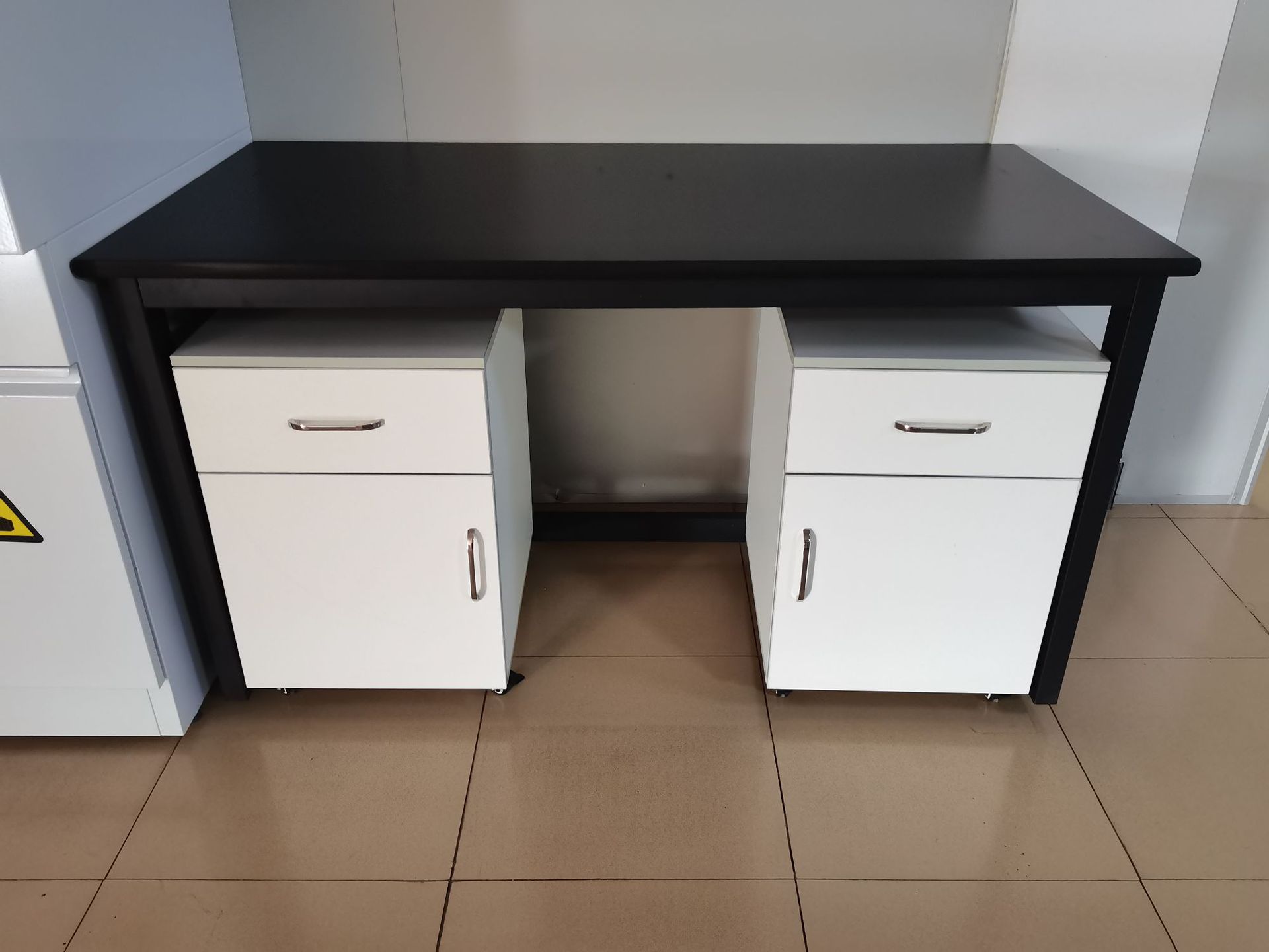 Mechanical Classroom Lab Table Heavy Duty Triangle Computer Desk Space Saving For University