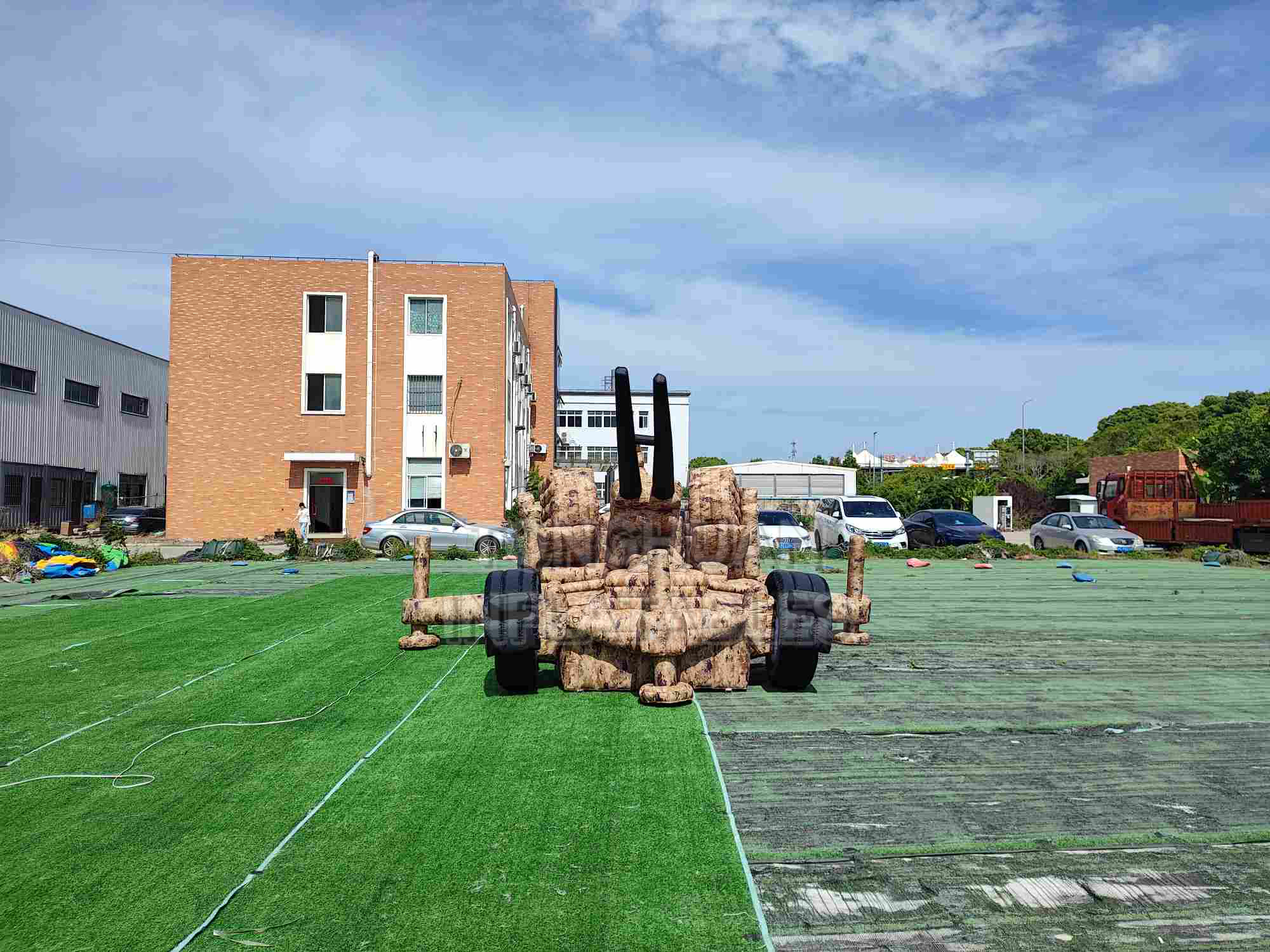 Custom Inflatable Artillery Decoy with Camouflage Printing and Dual Barrel Replica Structure for Training Display Outdoor Drill Exhibition and Scenario Layout Projects