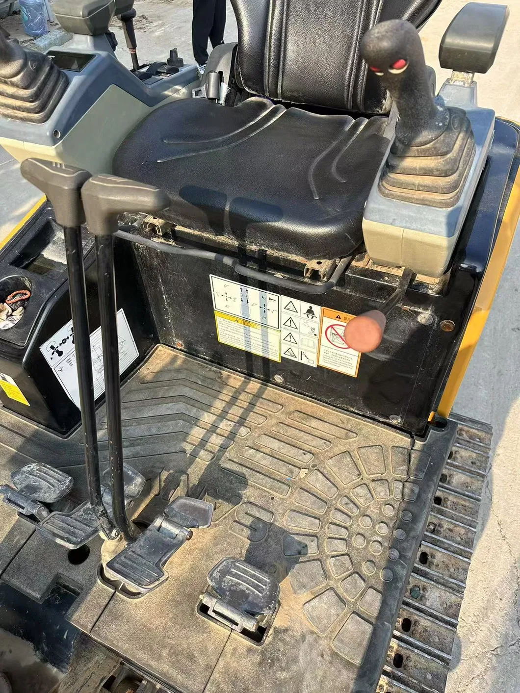 Popular Chinese Brand Sany Sy16c Excavator Used 1.6 Tons 95% New Original with EPA CE Sany 16 Mini Excavator Farm Household Small Excavator