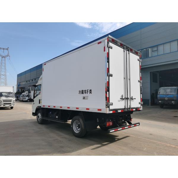 HOWO 4*2 Refrigerated Box Truck Meat And Chicken Box Fridge Van