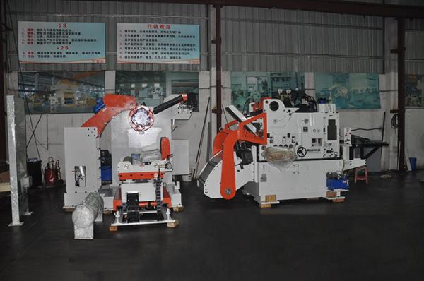 Quadro material do equipamento de alta velocidade do desenrolamento do alimentador que carimba a automatização de processamento