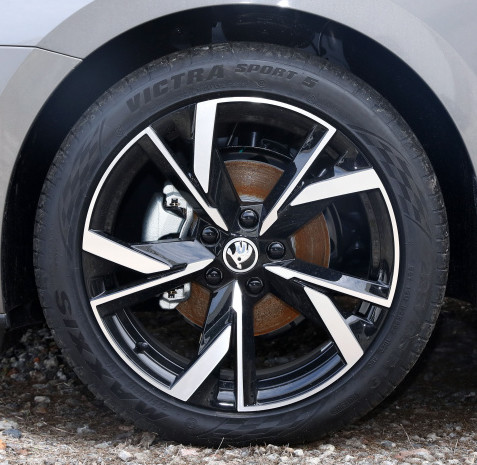 Хэтчбек газа места двери 5 компакта 5 варианта Skoda Octavia 2023 PRO TSI280 Shexiang