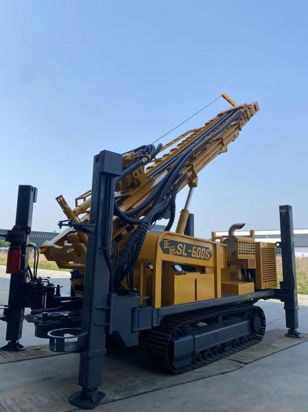 Vitesse de levage rapide de 33 m/min, longueur de tige de forage de 6 m, foreuse sur chenilles pour puits d'eau.