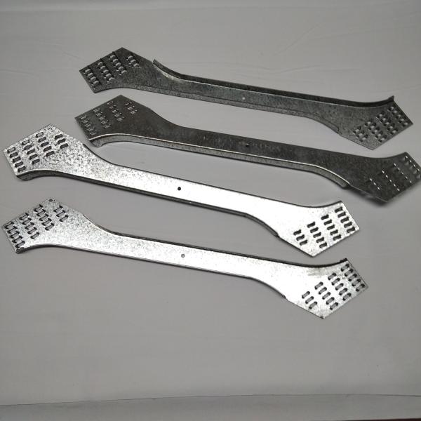 木のコネクタを持つ金属網梁システム