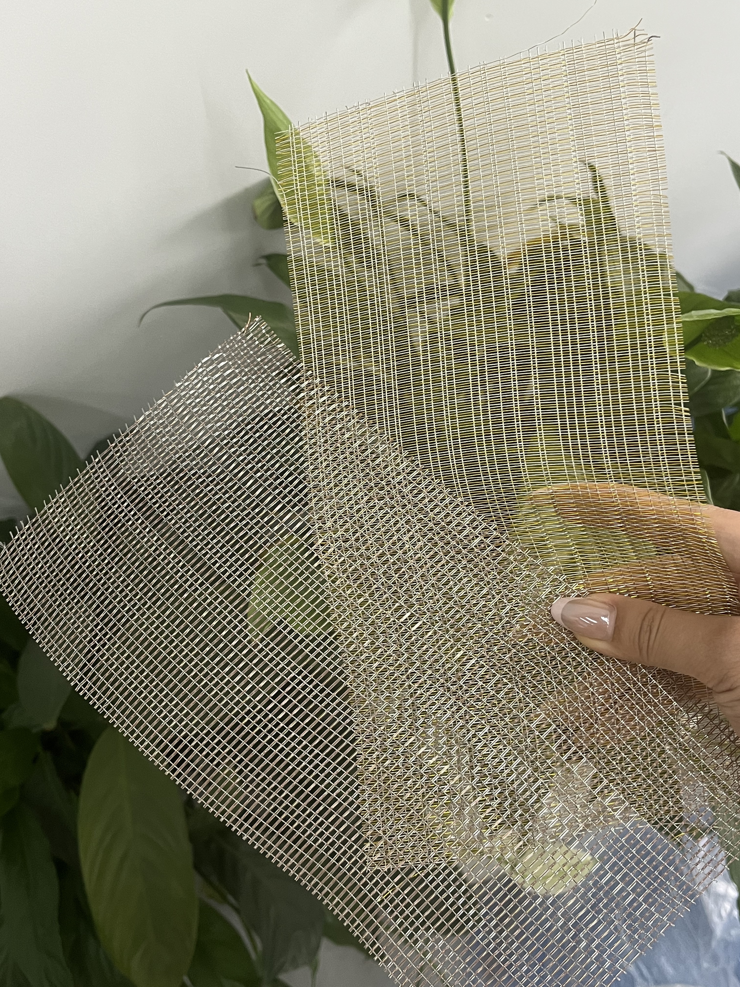 Furniture Decorative Mesh Laminated Glass Panels Introduces Warmth Brilliance To Interiors