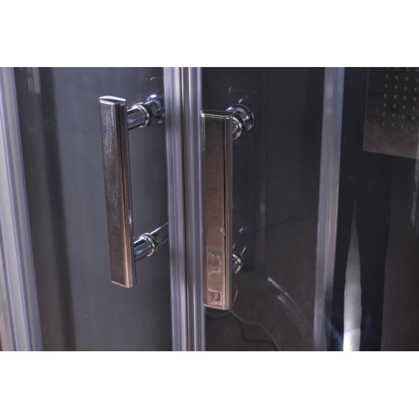 Темные кабины ливня квадранта профилей серого цвета, изогнутые угловойые блоки ливня