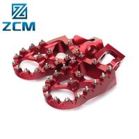 O CNC personalizado Ra0.6 fez à máquina o alumínio anodizado vermelho Footpegs das peças