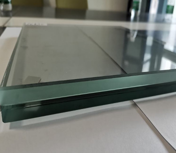 Температированное ламинированное прозрачное / ультрапрозрачное PVB Sgp Ламинированное стекло для декоративных зданий