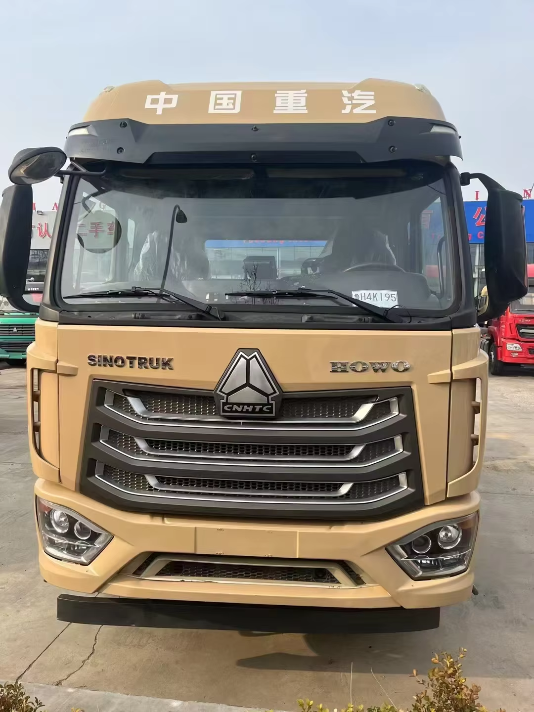 Low Hour Used Si-notruk Howo N7G 4x2 Tractor Head Heavy Duty Logistics Prime Mover Diesel Truck Tractor
