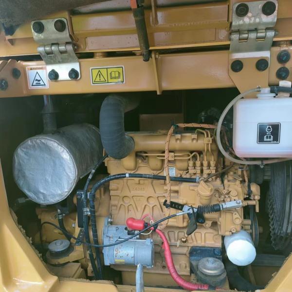Mini escavadeira Caterpillar 305.5 usada com cilindro e válvula hidráulica originais
