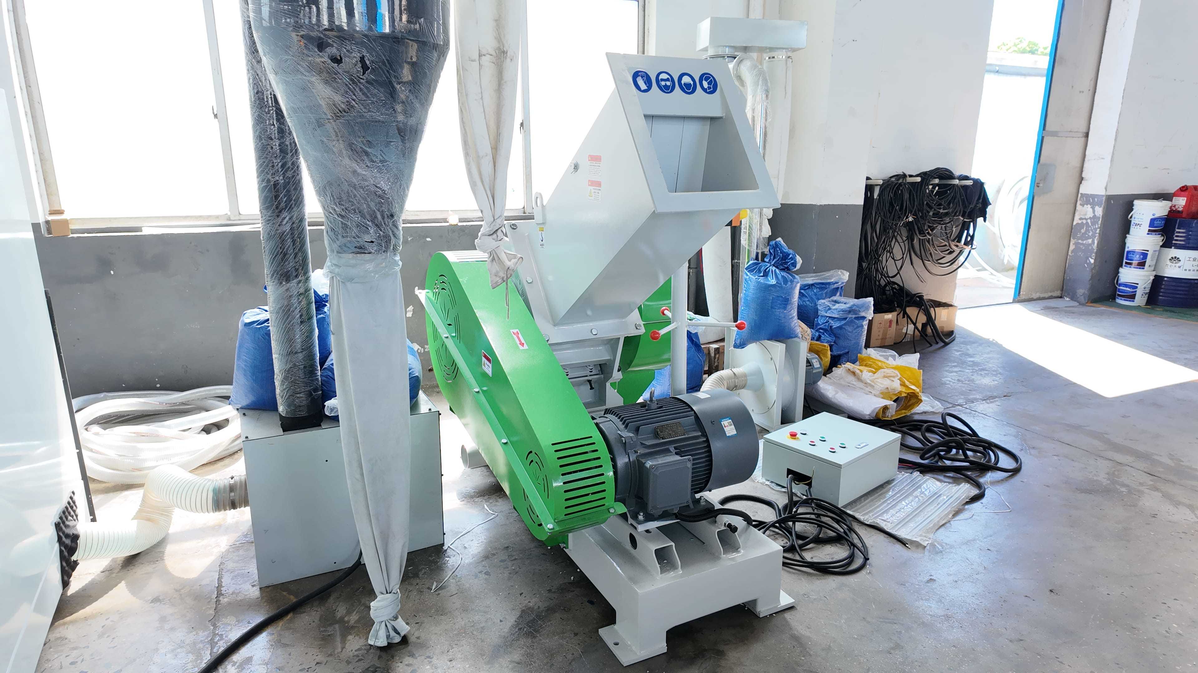 HDPE LDPE LLDPE BOPP PP PE Film Woven Bag Jumbo Bag Plastic Bottle Recycling Shredder Flakes Scrap Plastic Crushing Machine Strong Crusher