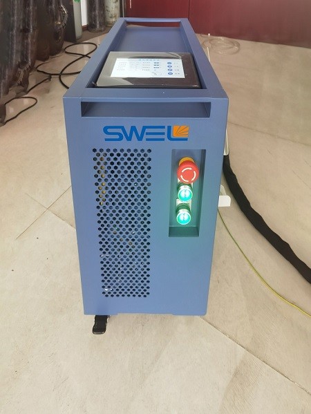 1500w Ручная машина для сварки волоконного лазера Система сварки волоконного лазера с воздушным охлаждением 700W 1100W 1500W 2000W