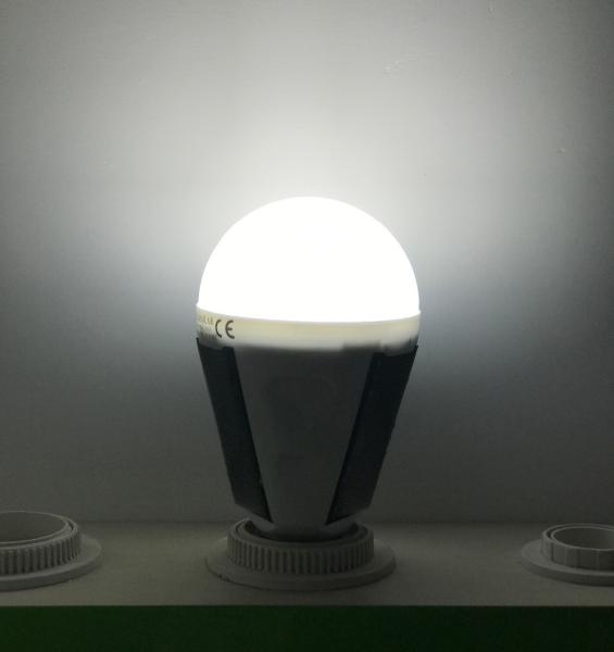 2017 New Products Waterproof IP65 rechargeable emergency light 7W solar led bulb E27 6500K AC85-265V 3-4hours CE ROHS