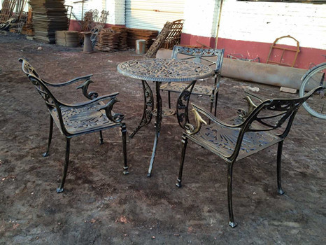 French Style Cast Iron Outside Table And Chairs Antique Bronze For Park