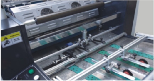 Fully Automatic Plastic Film Laminating Machine YFMA-590mm Format