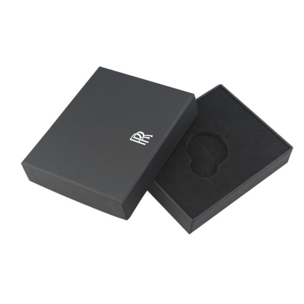 Logo personnalisé Logo Soft Touch Black Rigid Cardboard Boîtes Paper Emballage Coin avec plateau en mousse EVA