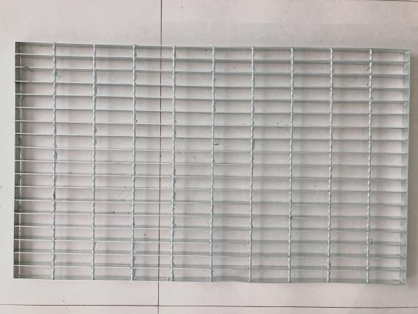 Anti Corrosive Galvanized Walkway Grating , Metal Grate Walkway Thickness 0.3-0.8mm