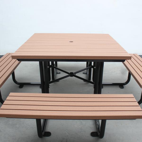 Пикник стол с четырьмя скамейками Мягкая стальная рама с переработанным пластиковым деревом / HDPE сланцами
