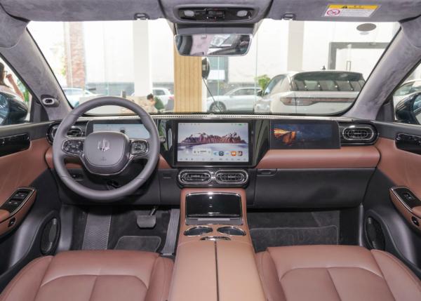 2025 ODM Sport Auto Leapmotor EV Car C01 200Kw 525Km 272Ps Pure Electric Vehicle Sedan