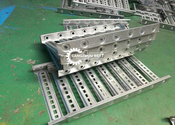 O aço galvanizado galvanizou o cabo Tray Manufacturing Machine dos furos de perfuração 2.5mm