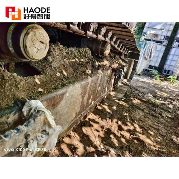 Подержанный экскаватор Komatsu 215-10 Средний на складе Подержанный экскаватор Komatsu PC100