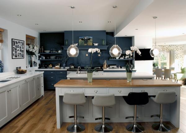 Apartment Solid Wood Kitchen Cabinets Traditional Design With Blum Soft Closing Hinges