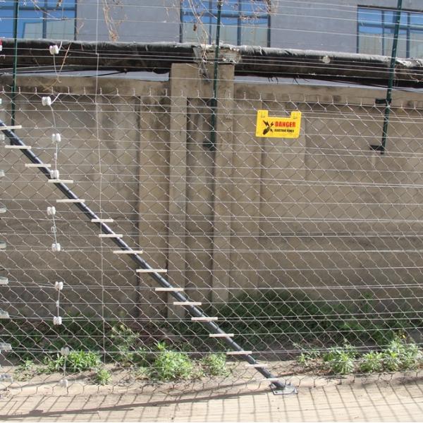 Home Portable Wire Netting Electrified Security Fence Round Pole Energizer