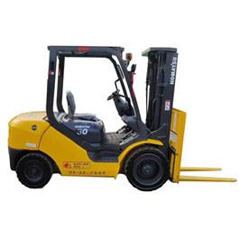 Komatsu 3 Tons Used Diesel Forklift 4.5m Lifting Height 3 Masts Stages 3000KG Load Capacity