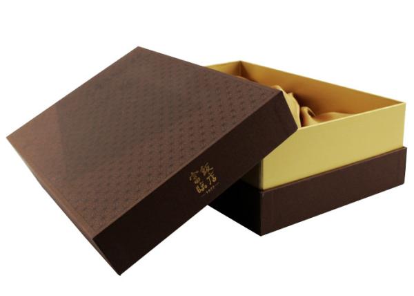 As cores de empacotamento cosméticas de 300gsm PMS 4C perfumam caixas de presente