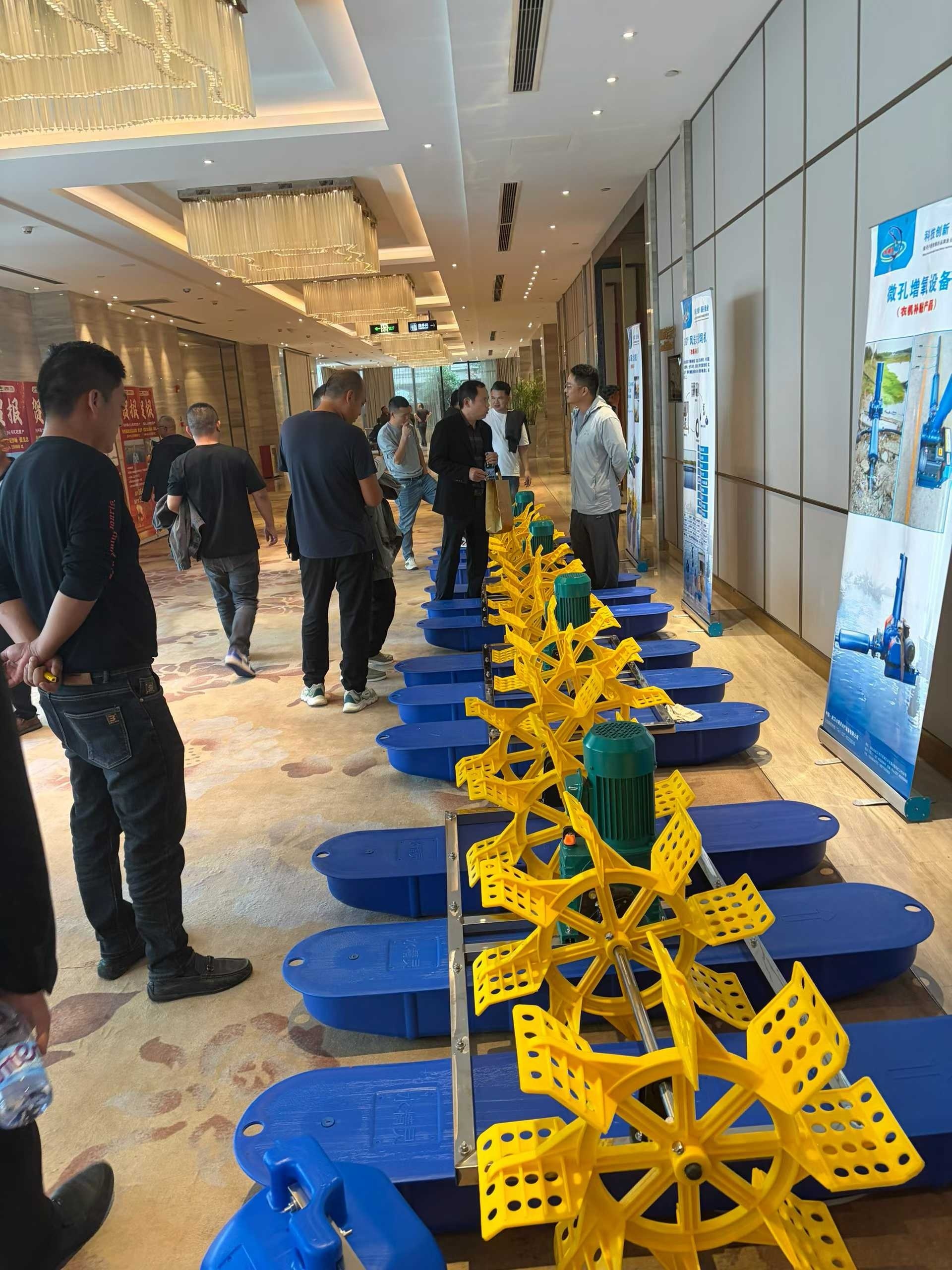 4 Impeller Paddle Wheel Aerator 2HP Water Aerator Shrimp Pond Floating Water Surface Aerator for Fish Farming