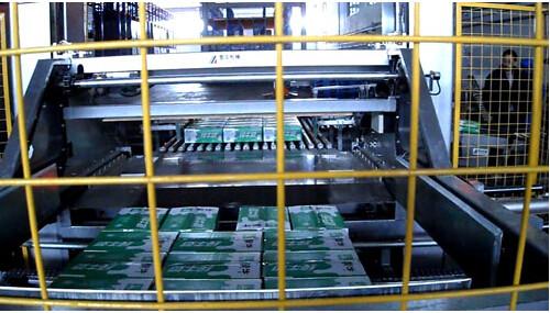 Food Beverage Robotic Packaging Machinery Wood / Plastic Pallet Type